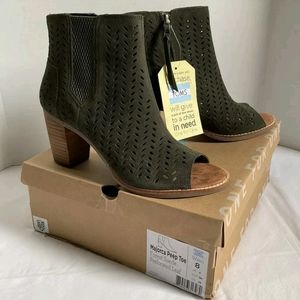 TOMS Majorca Peep Toe Booties Women's Size 8 Forest Suede Perforated Leaf Green